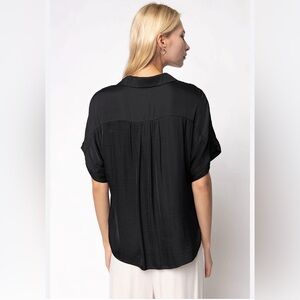 Anthropologie short-sleeved black button-down shirt with crinkled texture, Sz M